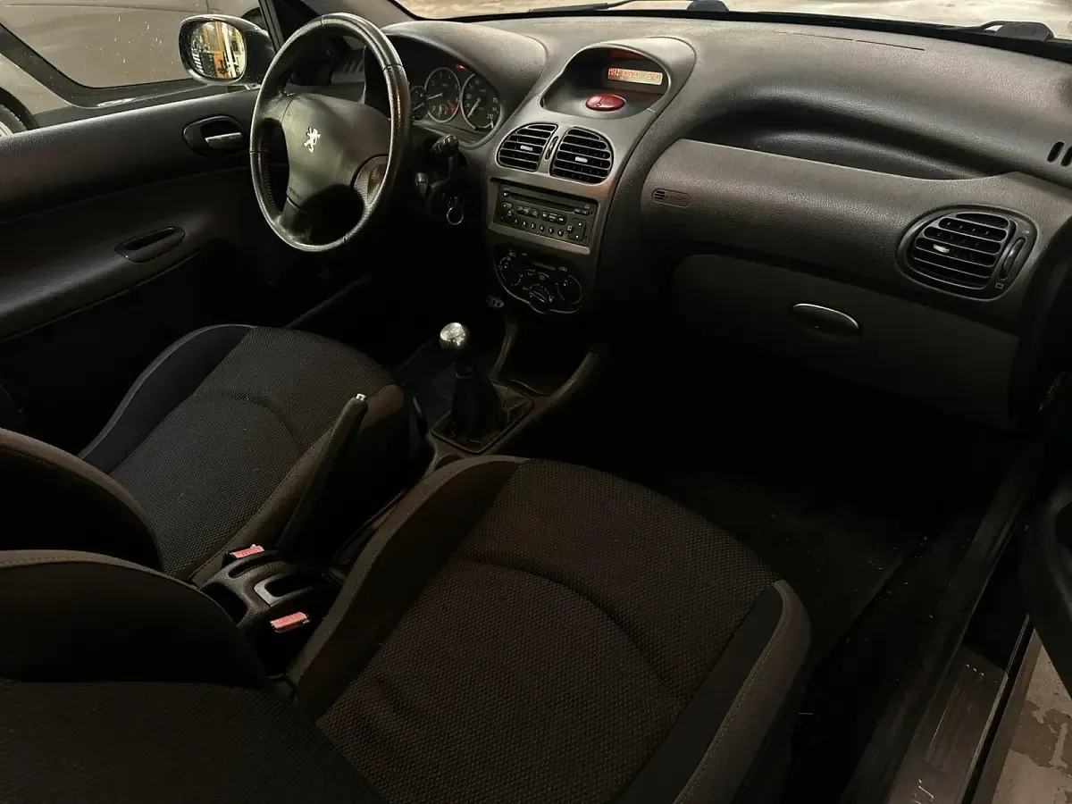 Gebraucht Peugeot 206 75 PS (55 kW) 2008 Schwarz Coupé