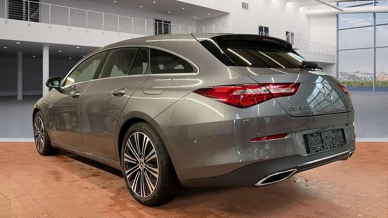 Gebraucht Mercedes CLA200 Progressive 163 PS (119 kW) 2022 Mountaingrau Kombi