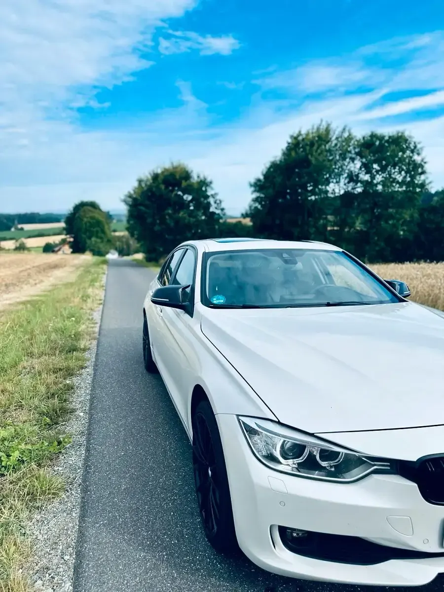 Gebraucht BMW 320 184 PS (135 kW) 2014 Weiß Limousine