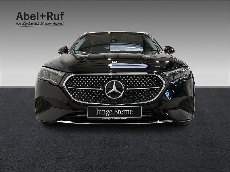 Gebraucht Mercedes E220 Avantgarde 197 PS (144 kW) 2025 Schwarz Limousine