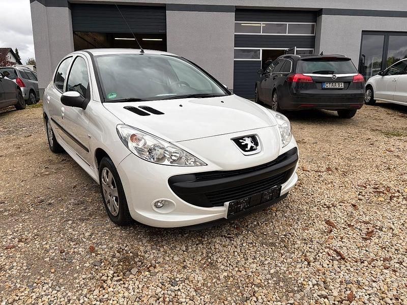 Gebraucht Peugeot 206+ 73 PS (53 kW) 2012 Weiß Kleinwagen