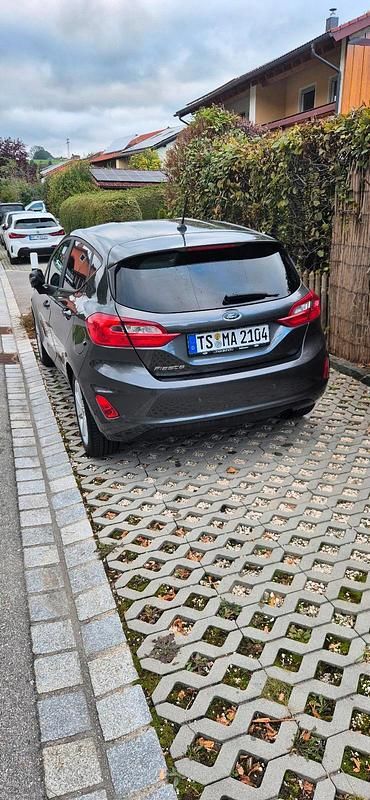 Gebraucht Ford Fiesta 101 PS (74 kW) 2018 Grau Kleinwagen