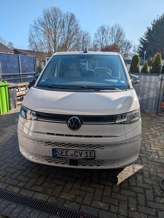 Gebraucht VW Multivan Life 150 PS (110 kW) 2024 Weiß Van