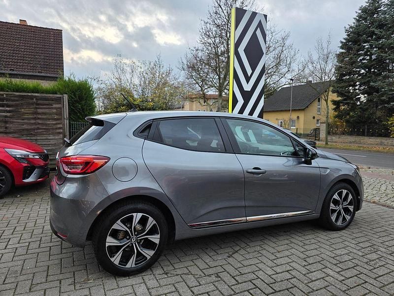 Gebraucht Renault Clio V Evolution 91 PS (66 kW) 2022 Grau Limousine