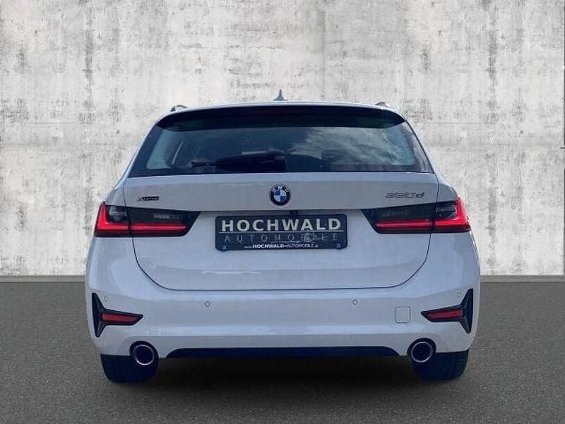 Gebraucht BMW 320 Sport Line 190 PS (139 kW) 2022 Weiß Limousine