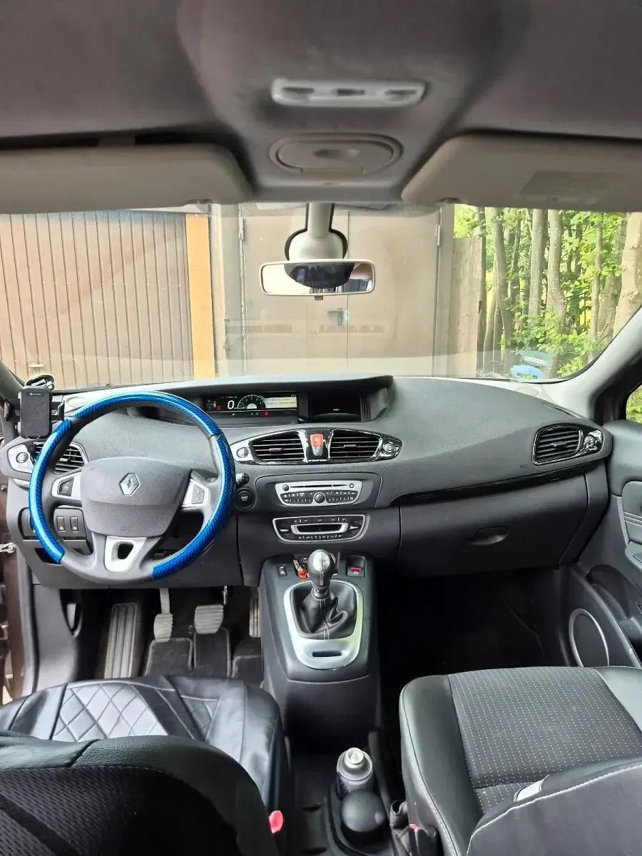 Gebraucht Renault Grand Scénic 131 PS (96 kW) 2011 Braun Van / Kleinbus