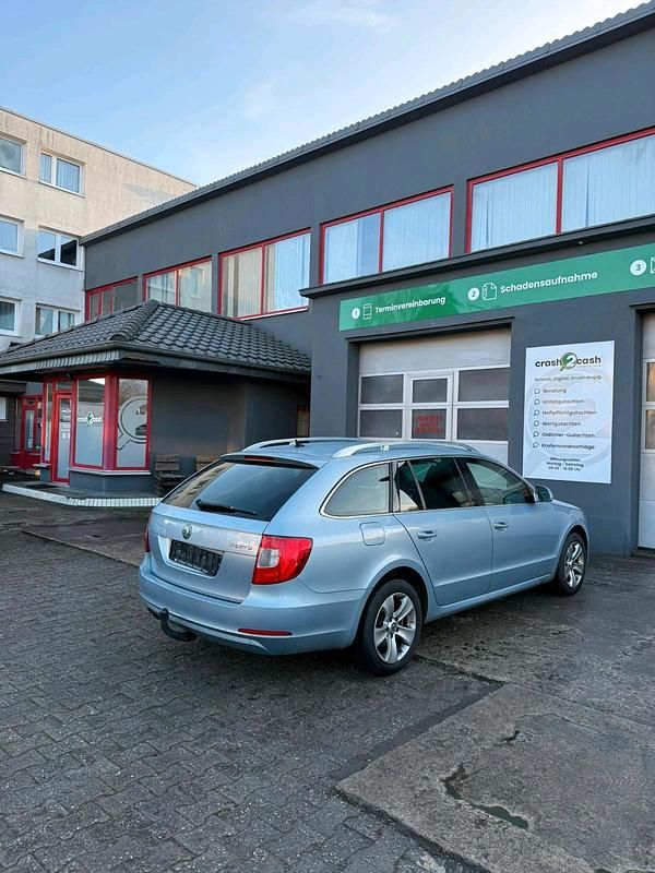 Gebraucht Skoda Superb 160 PS (117 kW) 2010 Silber Kombi