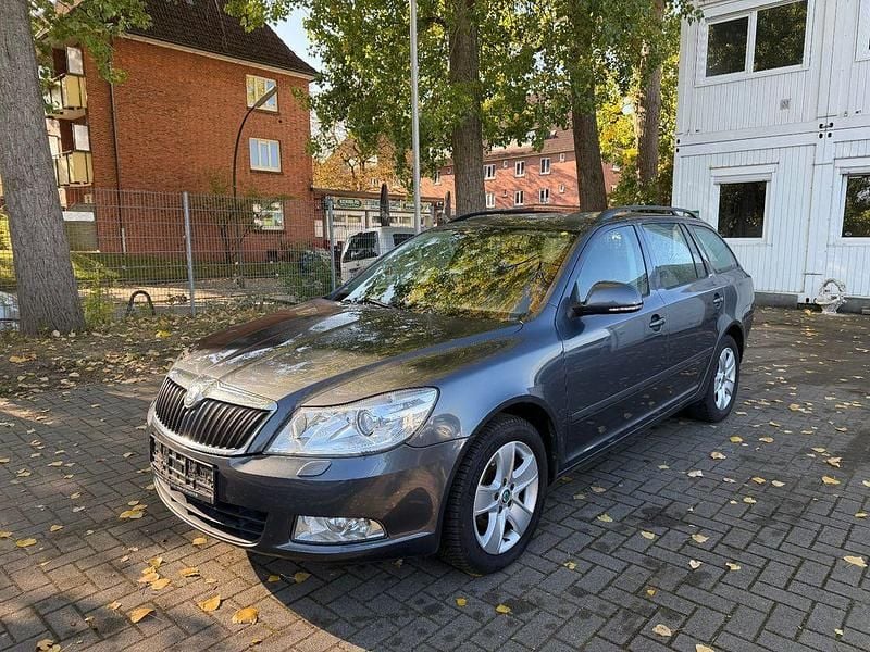 Grau Gebraucht 2011 Skoda Octavia Ambiente Kombi | 4.900 € (Fairer Preis) - Bild 1/4