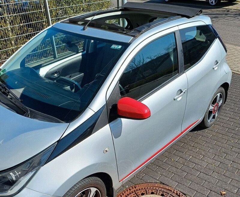 Silber Gebraucht 2018 Toyota Aygo X-wave Kleinwagen | 8.500 € (Fairer Preis) - Bild 1/2