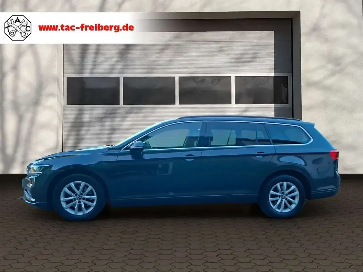 Gebraucht VW Passat Business 150 PS (110 kW) 2023 Grau Kombi