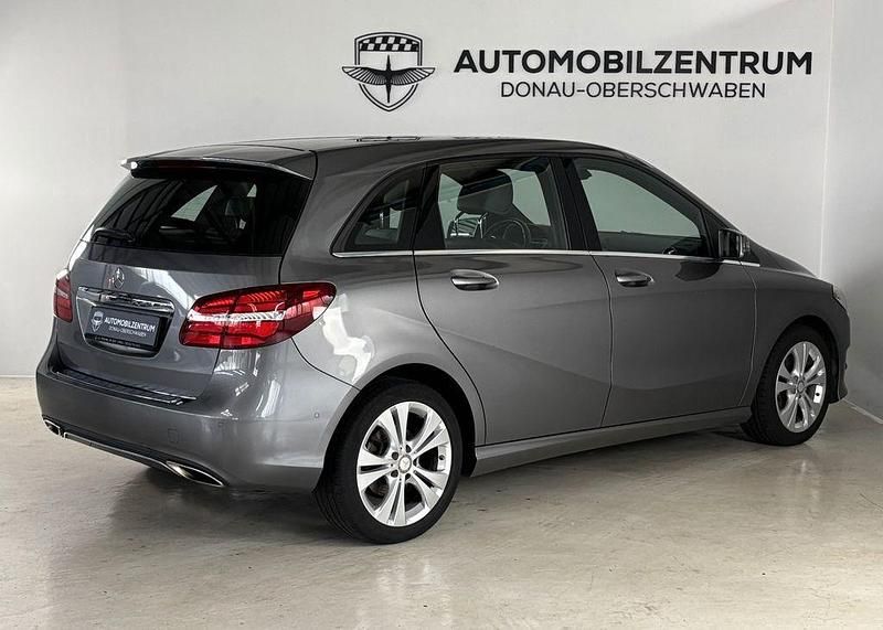 Gebraucht Mercedes B200 Urban 156 PS (114 kW) 2015 Grau Van / Kleinbus