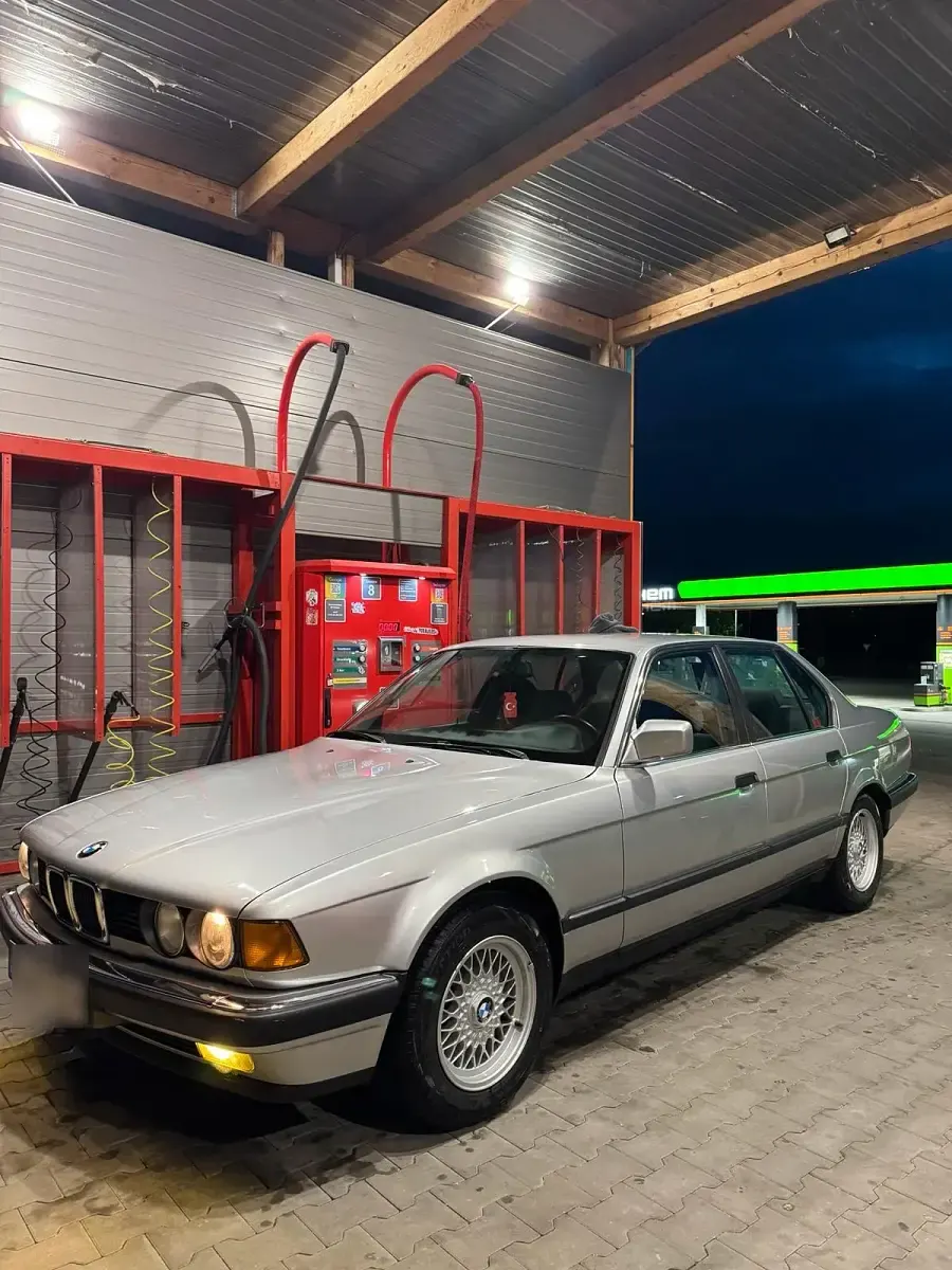 Gebraucht BMW 735 211 PS (155 kW) 1990 Silber Limousine