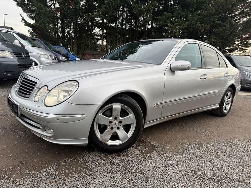 Silber Gebraucht 2003 Mercedes E270 Avantgarde Limousine | 1.799 € (Superpreis) - Bild 1/4