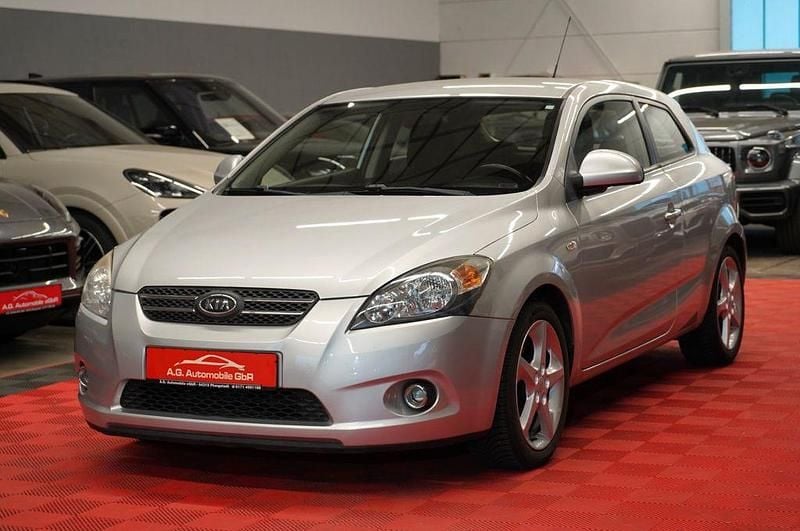 Silber Gebraucht 2010 Kia Ceed Limousine | 3.250 € (Superpreis) - Bild 1/4