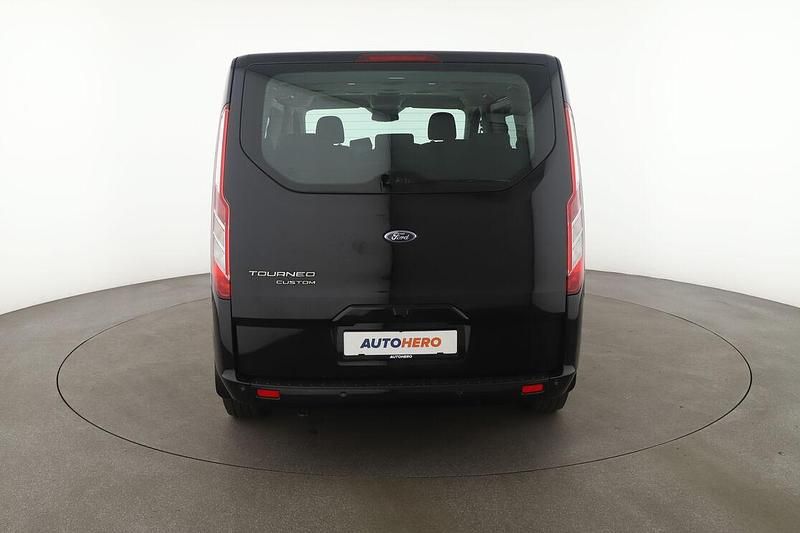 Gebraucht Ford Tourneo Titanium 131 PS (96 kW) 2021 Schwarz Van / Kleinbus