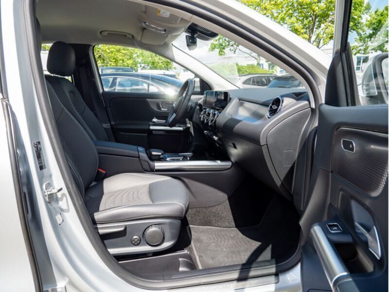 Gebraucht Mercedes GLA250 Progressive 224 PS (164 kW) 2023 Silber / iridiumsilber SUV