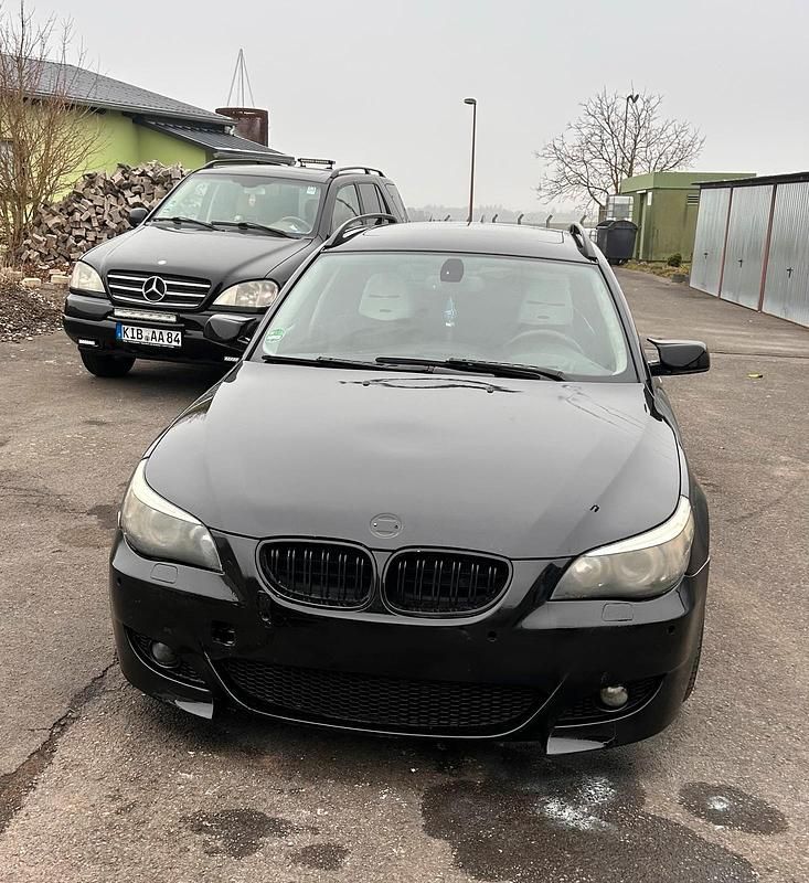 Schwarz Gebraucht 2004 BMW 530 Kombi | 4.200 € (Fairer Preis) - Bild 1/4