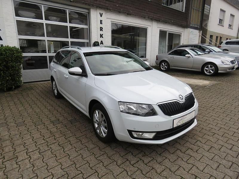 Weiß Gebraucht 2017 Skoda Octavia Kombi | 13.900 € (Fairer Preis) - Bild 1/4