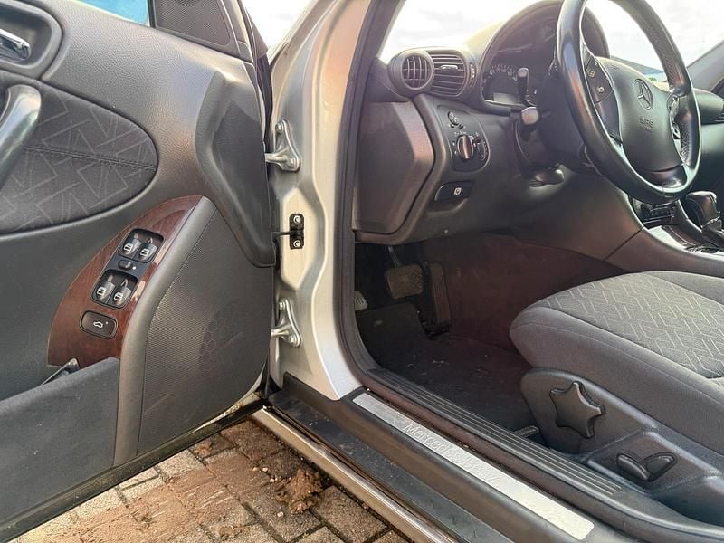 Gebraucht Mercedes C200 116 PS (85 kW) 2002 Silber Limousine