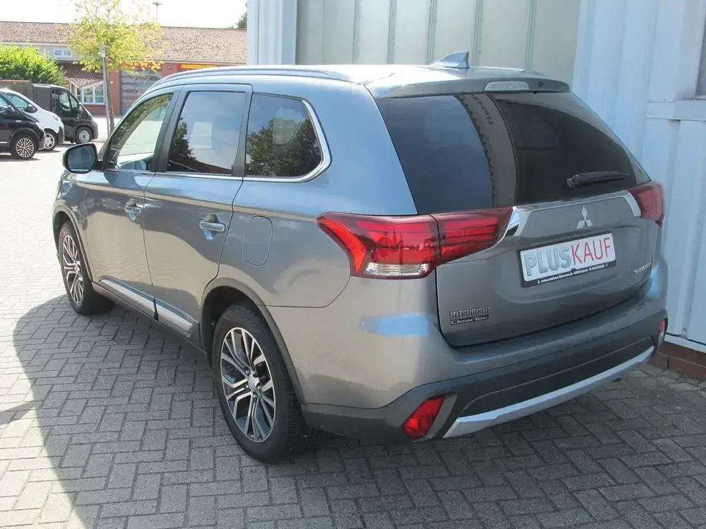 Gebraucht Mitsubishi Outlander Edition 150 PS (110 kW) 2017 Grau SUV