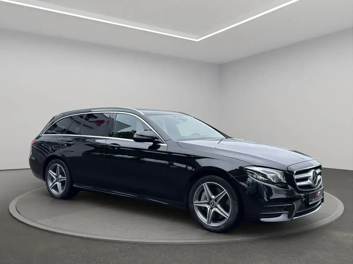 Second-hand Mercedes E300 AMG line 194 CP (142 kW) 2020 Negru Break