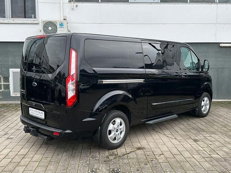 Gebraucht Ford Tourneo Titanium 131 PS (96 kW) 2018 Schwarz Van / Kleinbus