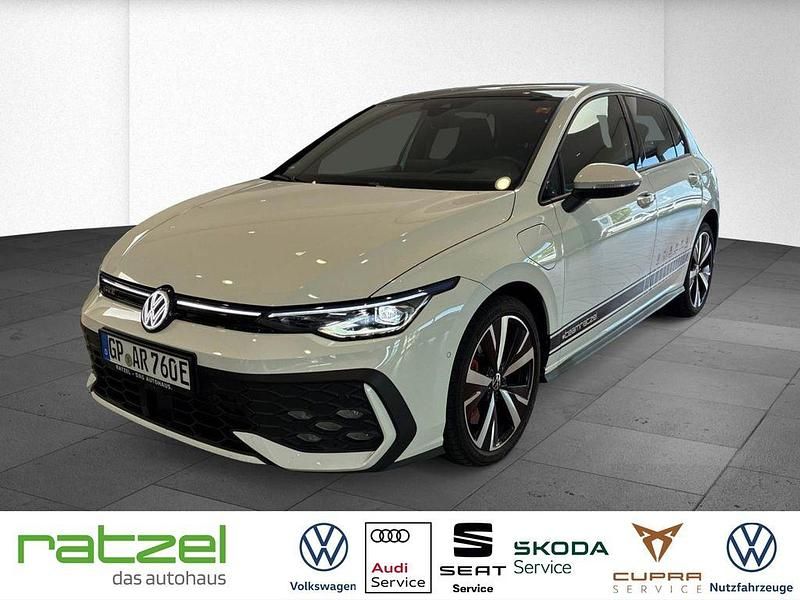 Weiß Gebraucht 2024 VW Golf VIII Business Limousine | 37.999 € - Bild 1/4