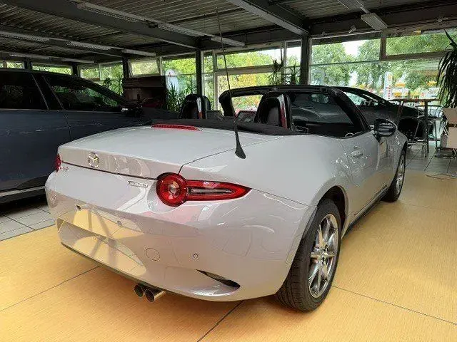 Neu Mazda MX5 Exclusive-Line 132 PS (97 kW) 2026 Grau Cabrio