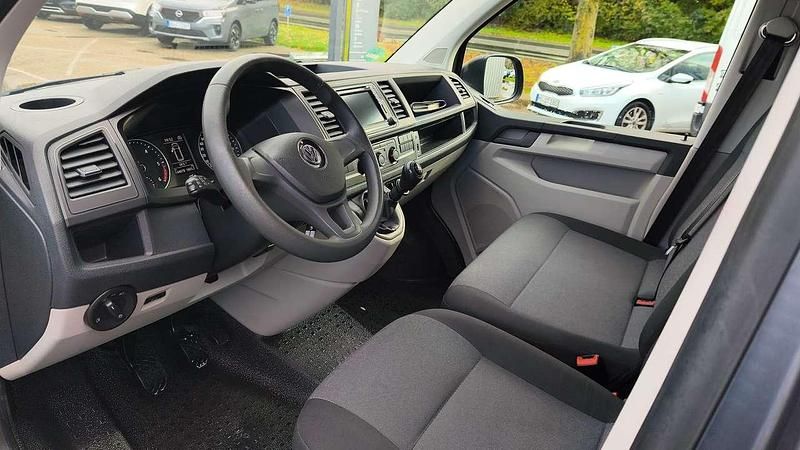 Gebraucht VW Transporter 150 PS (110 kW) 2019 Grau Van