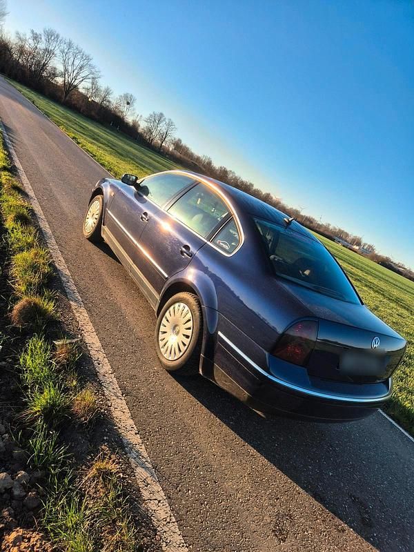 Gebraucht VW Passat 115 PS (84 kW) 2002 Blau Limousine