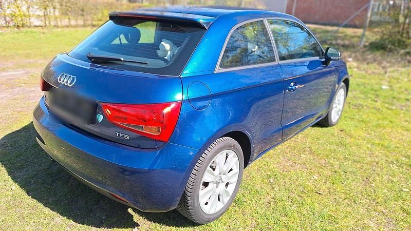 Gebraucht Audi A1 Ambition 122 PS (89 kW) 2014 Blau Kleinwagen