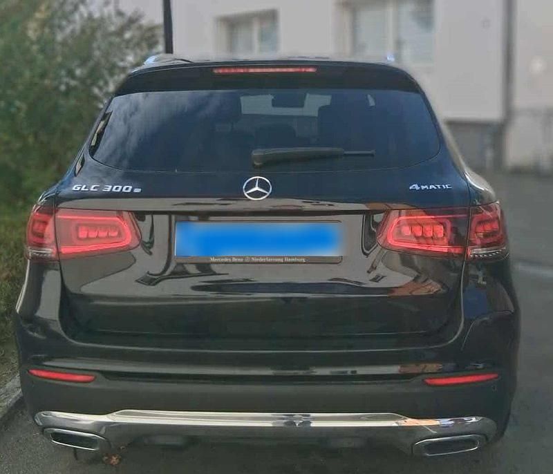 Gebraucht Mercedes GLC300e 211 PS (155 kW) 2021 Schwarz SUV