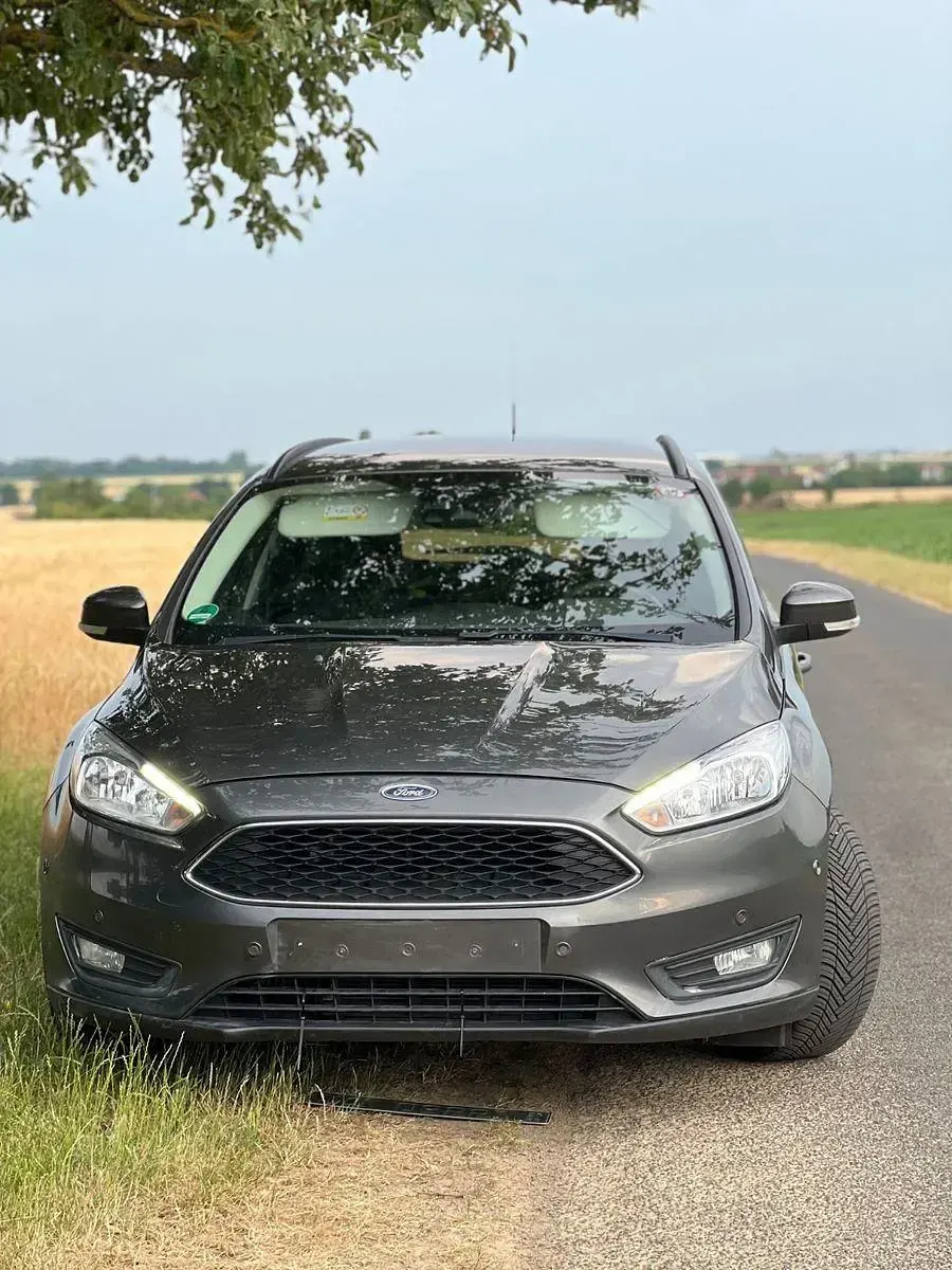 Gebraucht Ford Focus Trend 120 PS (88 kW) 2016 Grau Kombi