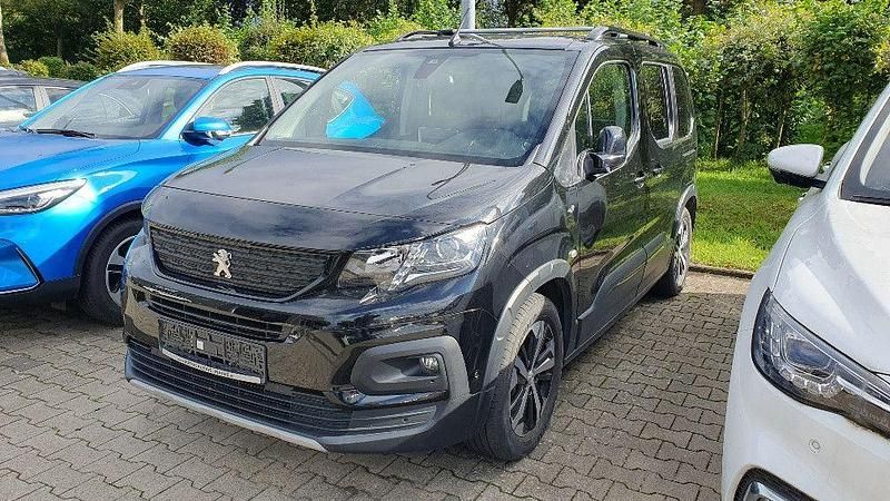 Lackierung schwarz perla nera/ Gebraucht 2022 Peugeot e-Rifter Allure GT-Line Van / Kleinbus | 19.910 € (Fairer Preis) - Bild 1/4