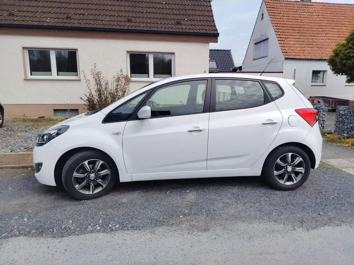 Gebraucht Hyundai ix20 Trend 90 PS (66 kW) 2016 Weiß Kleinwagen