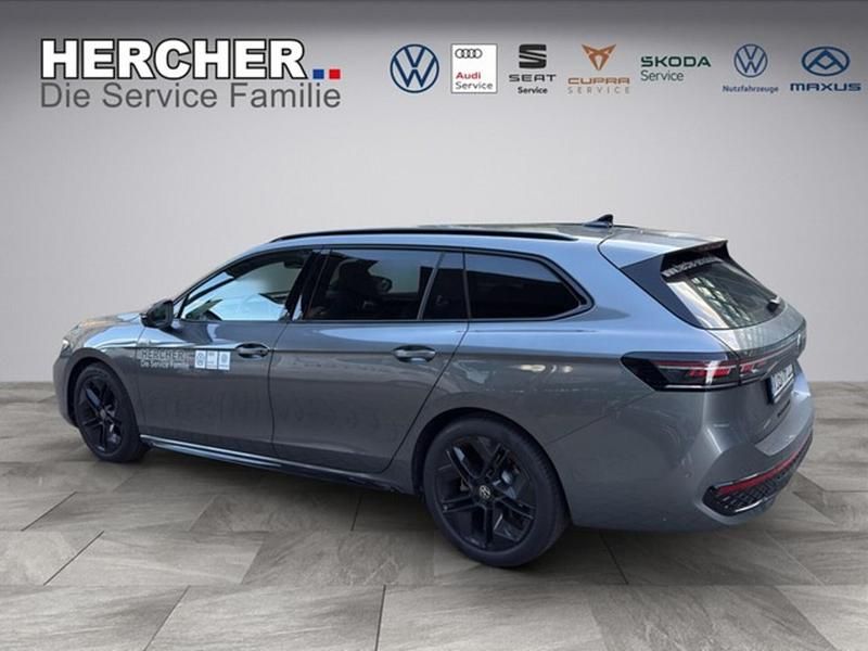 Gebraucht VW Passat R-line 150 PS (110 kW) 2025 Grau Kombi