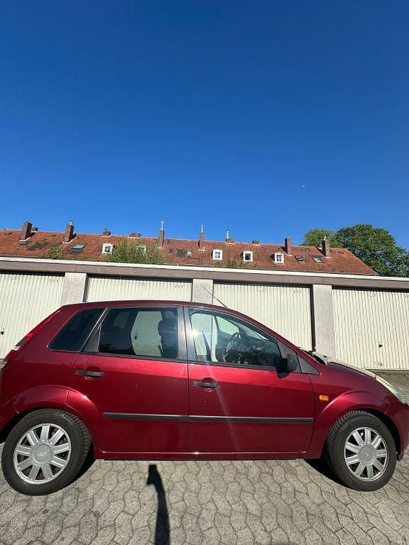 Usata Ford Fiesta 80 CV (58 kW) 2002 Rosso Utilitaria