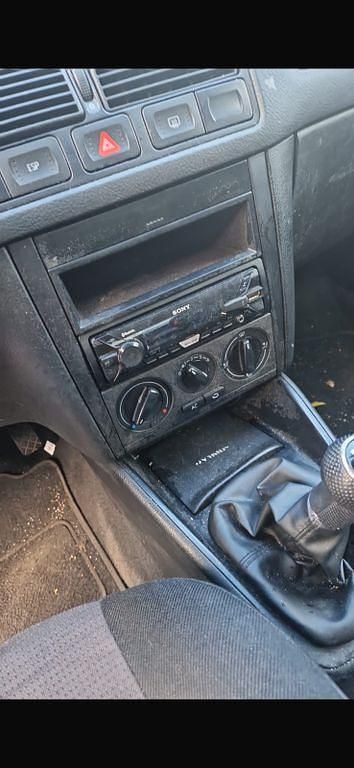 Silber Gebraucht 2000 VW Golf IV Basis Limousine | 599 € (Superpreis) - Bild 1/4