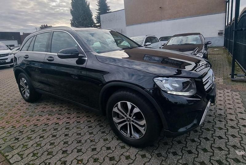 Gebraucht Mercedes GLC350 258 PS (189 kW) 2017 Schwarz/baltic black Limousine