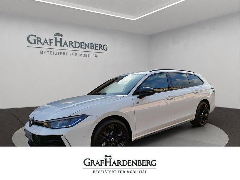 Weiß Neu 2025 VW Passat R-line Limousine | 68.125 € - Bild 1/4