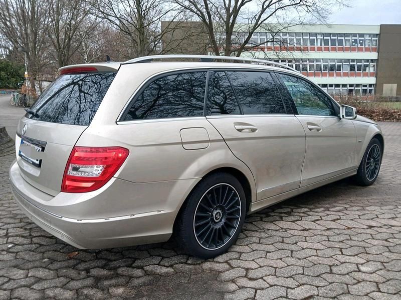 Gebraucht Mercedes C200 Avantgarde 136 PS (100 kW) 2011 Gold Kombi