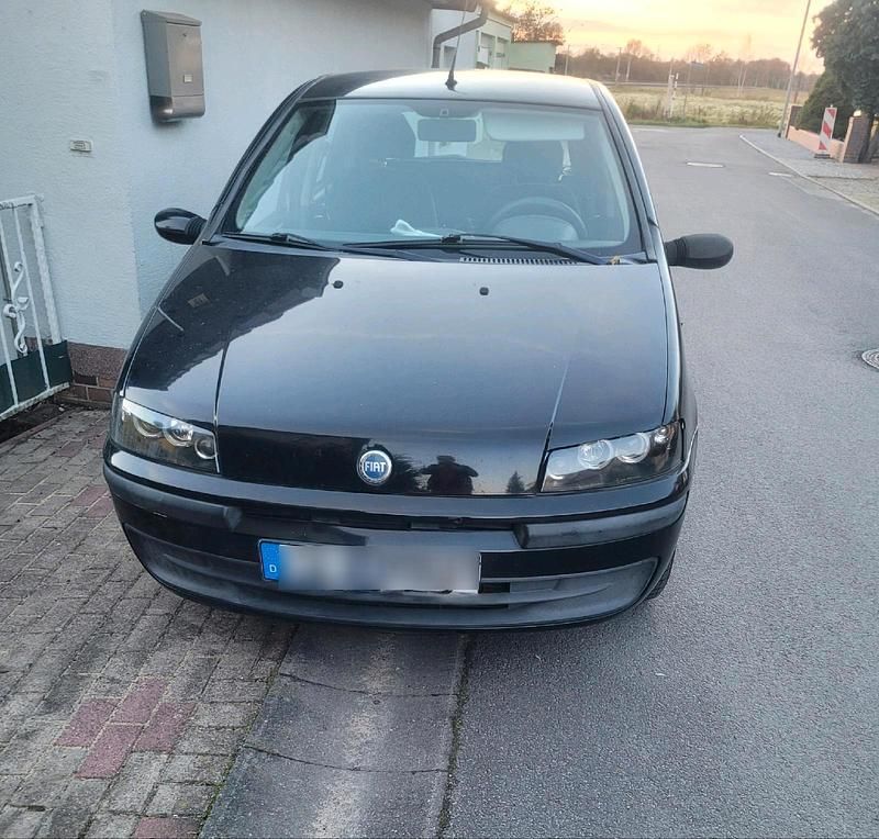 Schwarz Gebraucht 2002 Fiat Punto Kleinwagen | 750 € (Guter Preis) - Bild 1/4