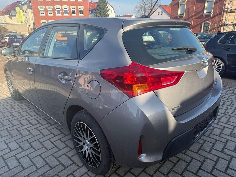 Gebraucht Toyota Auris Cool 99 PS (72 kW) 2014 Grau Limousine