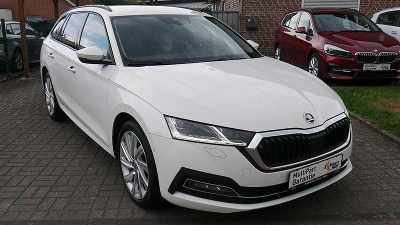 Candyweiss Gebraucht 2021 Skoda Octavia First Edition Kombi | 22.900 € (Fairer Preis) - Bild 1/4