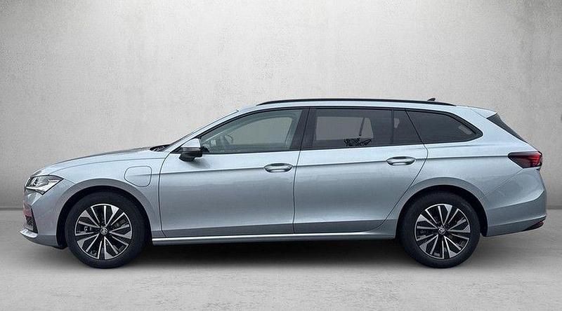 Gebraucht Skoda Superb Selection 150 PS (110 kW) 2025 Silber Kombi