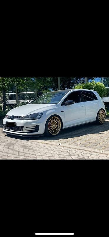 Weiß Gebraucht 2014 VW Golf VII Sportline Limousine | 12.000 € (Fairer Preis) - Bild 1/4