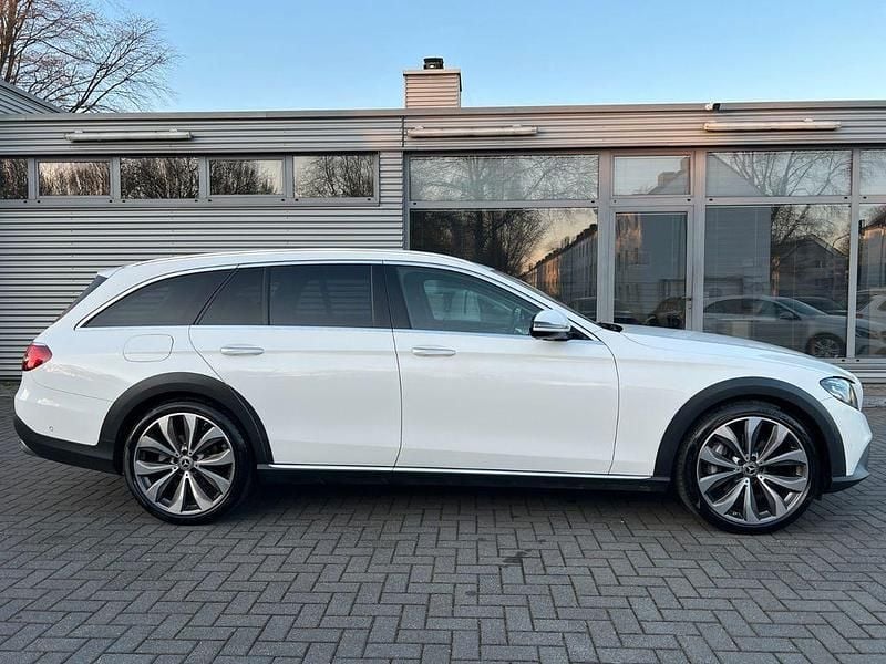 Gebraucht Mercedes E220 All-Terrain 194 PS (142 kW) 2020 Polarweiss Kombi