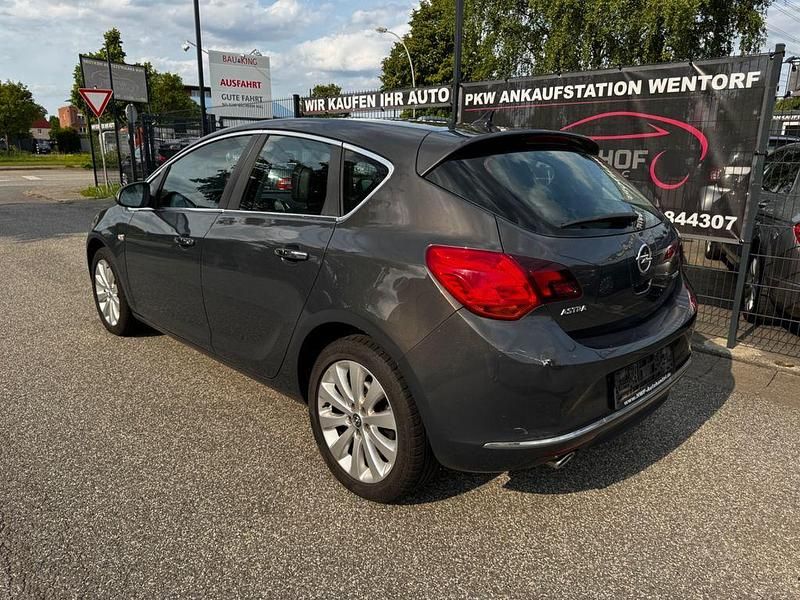 Gebraucht Opel Astra 140 PS (102 kW) 2013 Grau Limousine