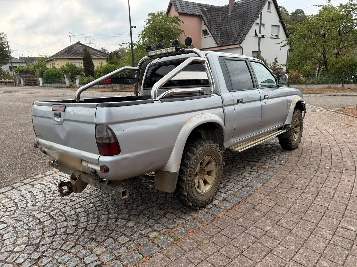 Gebraucht Mitsubishi L200 115 PS (84 kW) 2006 Silber Pickup