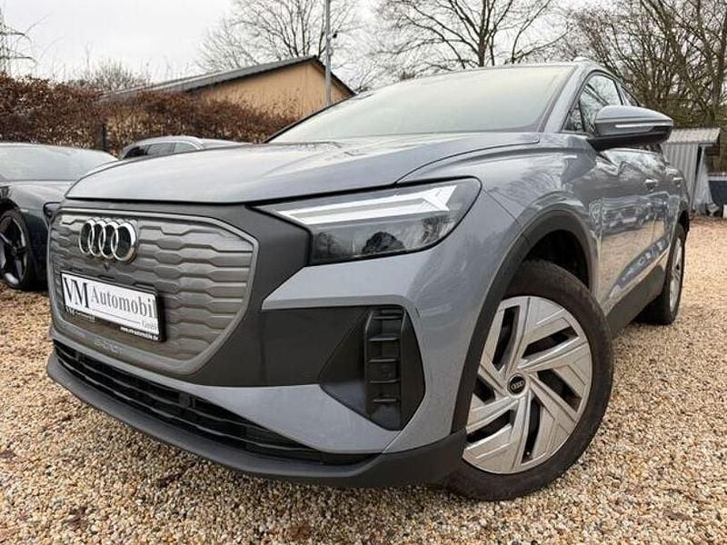 Grau Gebraucht 2022 Audi Q4 e-tron SUV | 21.990 € (Superpreis) - Bild 1/4